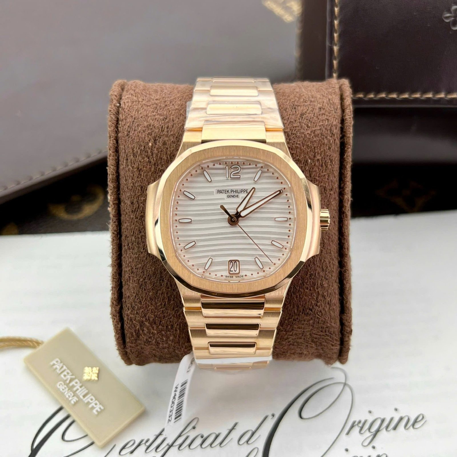 Patek Philippe Nautilus 7118/1R-001 White Dial 18K Rose Gold Wrapped Best Replica 35.2mm - 图片 2