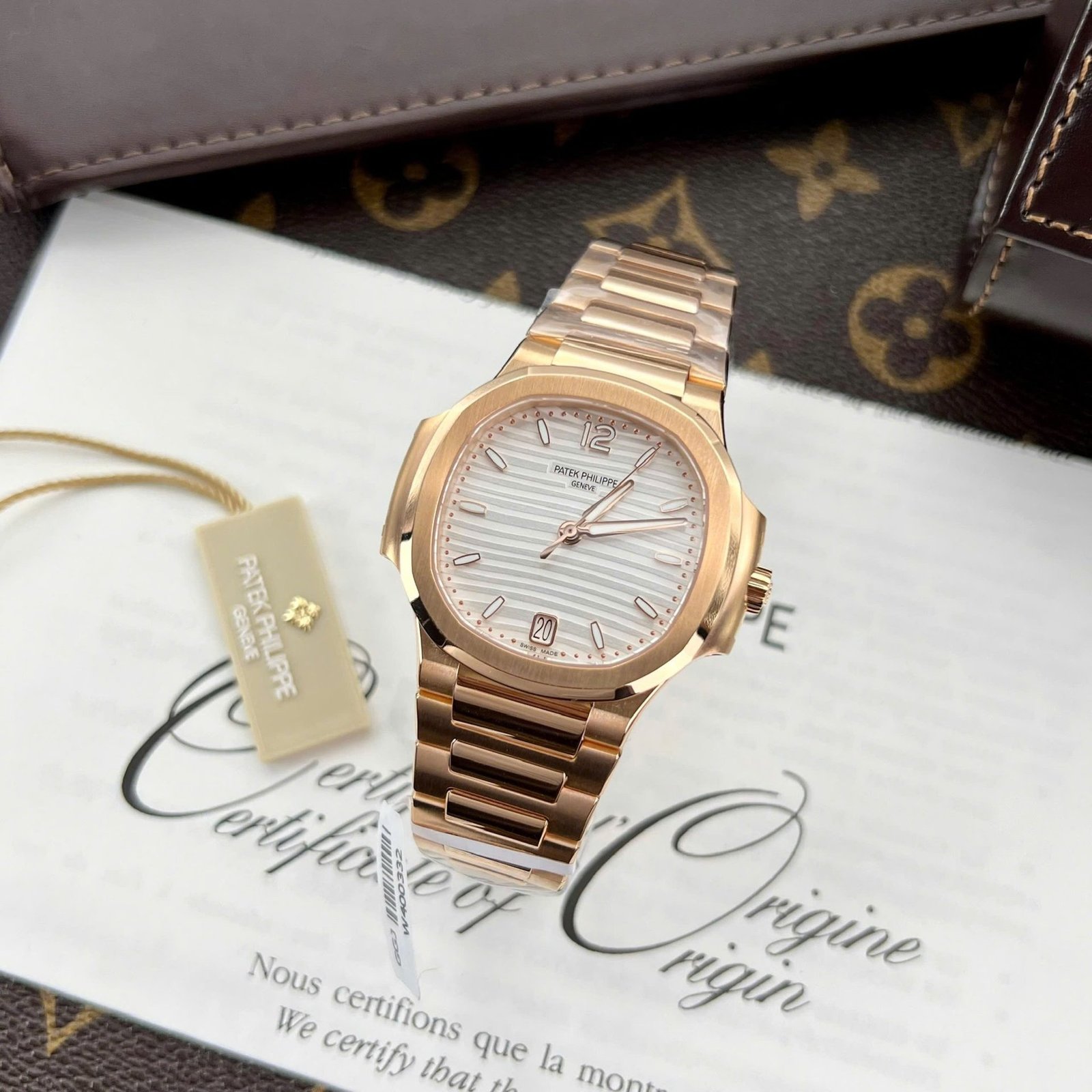 Patek Philippe Nautilus 7118/1R-001 White Dial 18K Rose Gold Wrapped Best Replica 35.2mm - 图片 3
