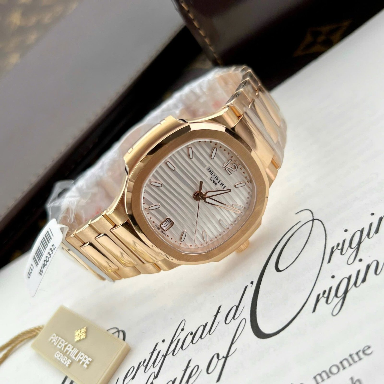 Patek Philippe Nautilus 7118/1R-001 White Dial 18K Rose Gold Wrapped Best Replica 35.2mm - 图片 4