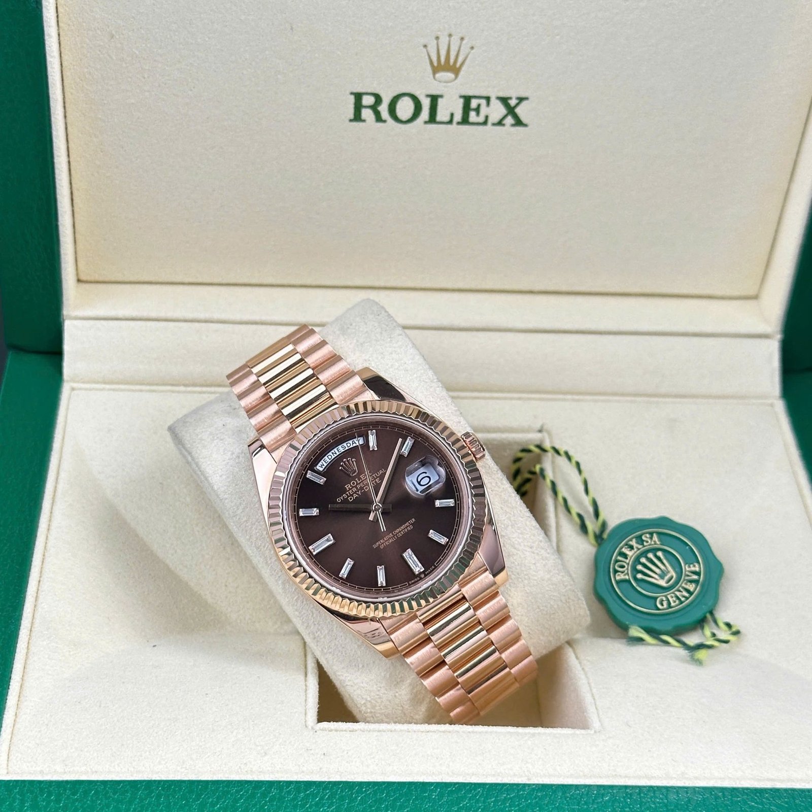 Rolex Day-Date 228235-0003 Chocolate Baguette Diamond Dial 18K Solid Rose Gold 40mm - 图片 2