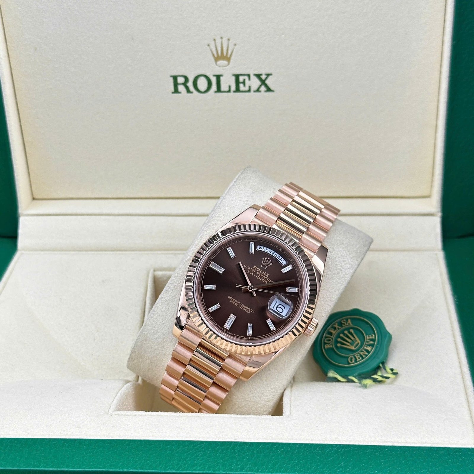 Rolex Day-Date 228235-0003 Chocolate Baguette Diamond Dial 18K Solid Rose Gold 40mm - 图片 3