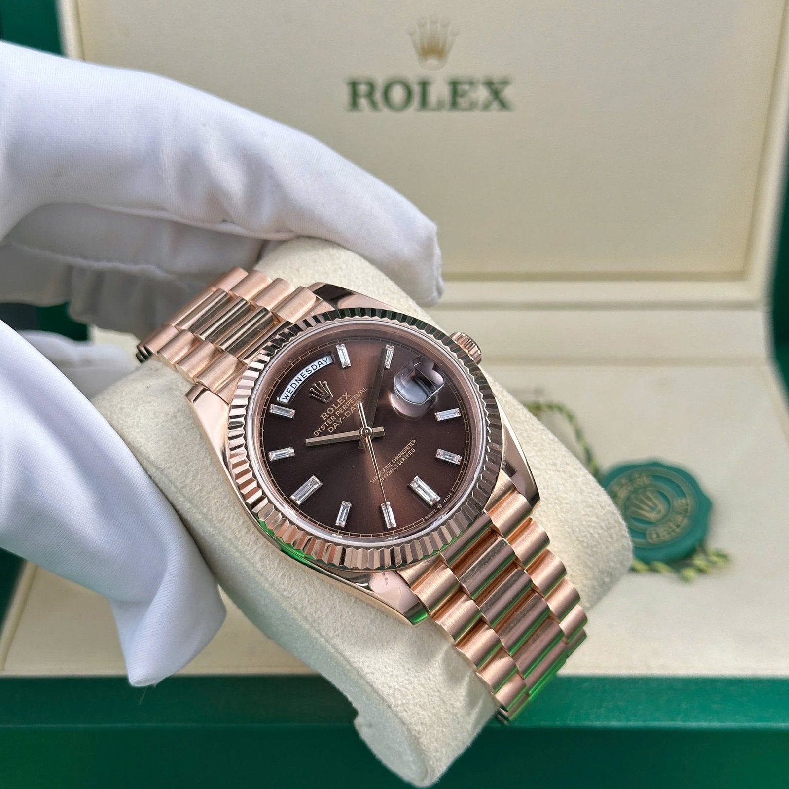 Rolex Day-Date 228235-0003 Chocolate Baguette Diamond Dial 18K Solid Rose Gold 40mm - 图片 6