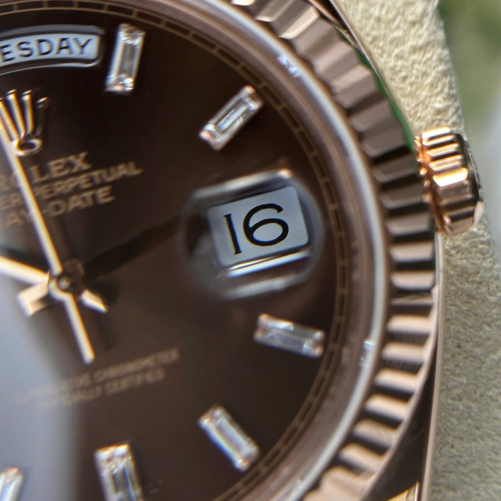 Rolex Day-Date 228235-0003 Chocolate Baguette Diamond Dial 18K Solid Rose Gold 40mm - 图片 7