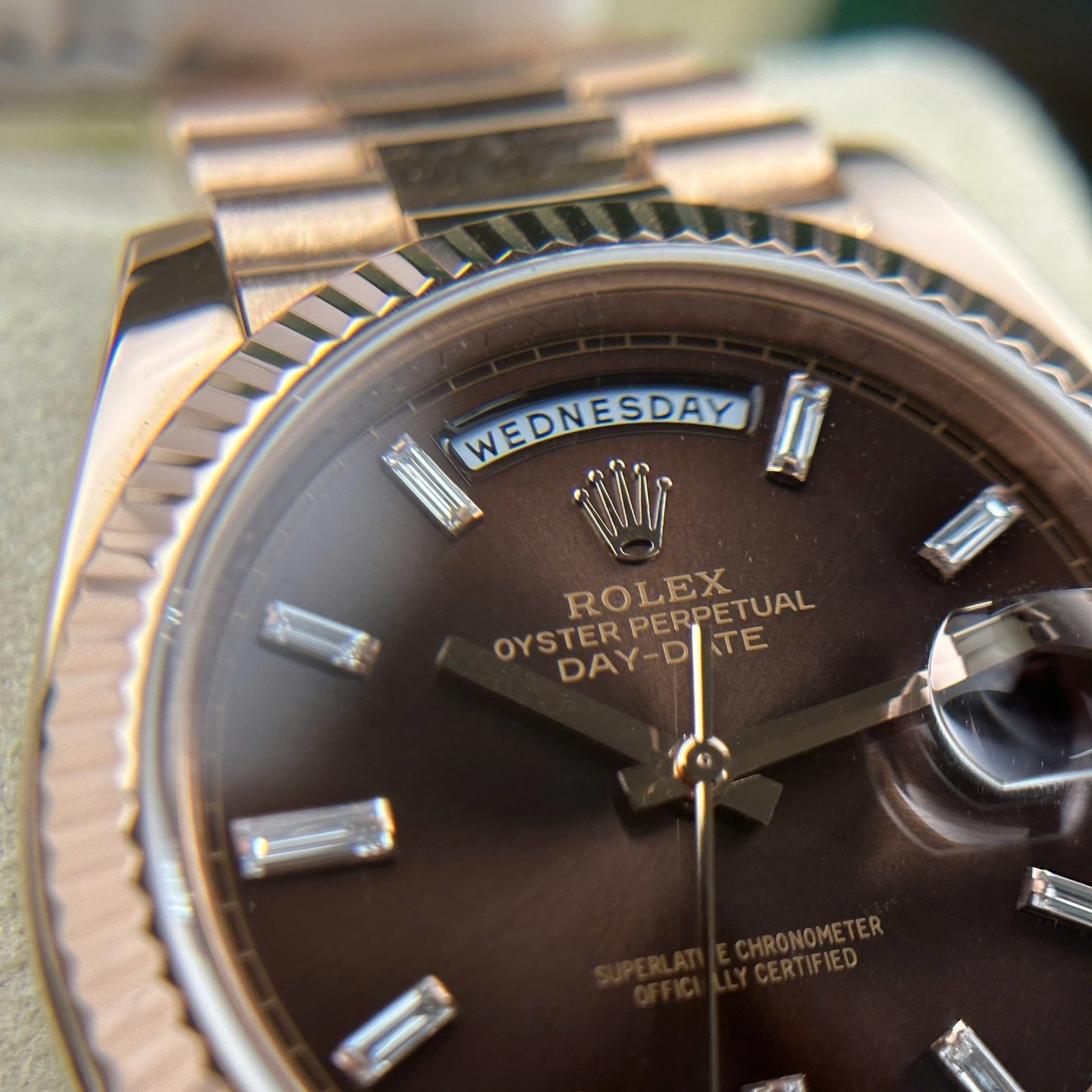 Rolex Day-Date 228235-0003 Chocolate Baguette Diamond Dial 18K Solid Rose Gold 40mm - 图片 8