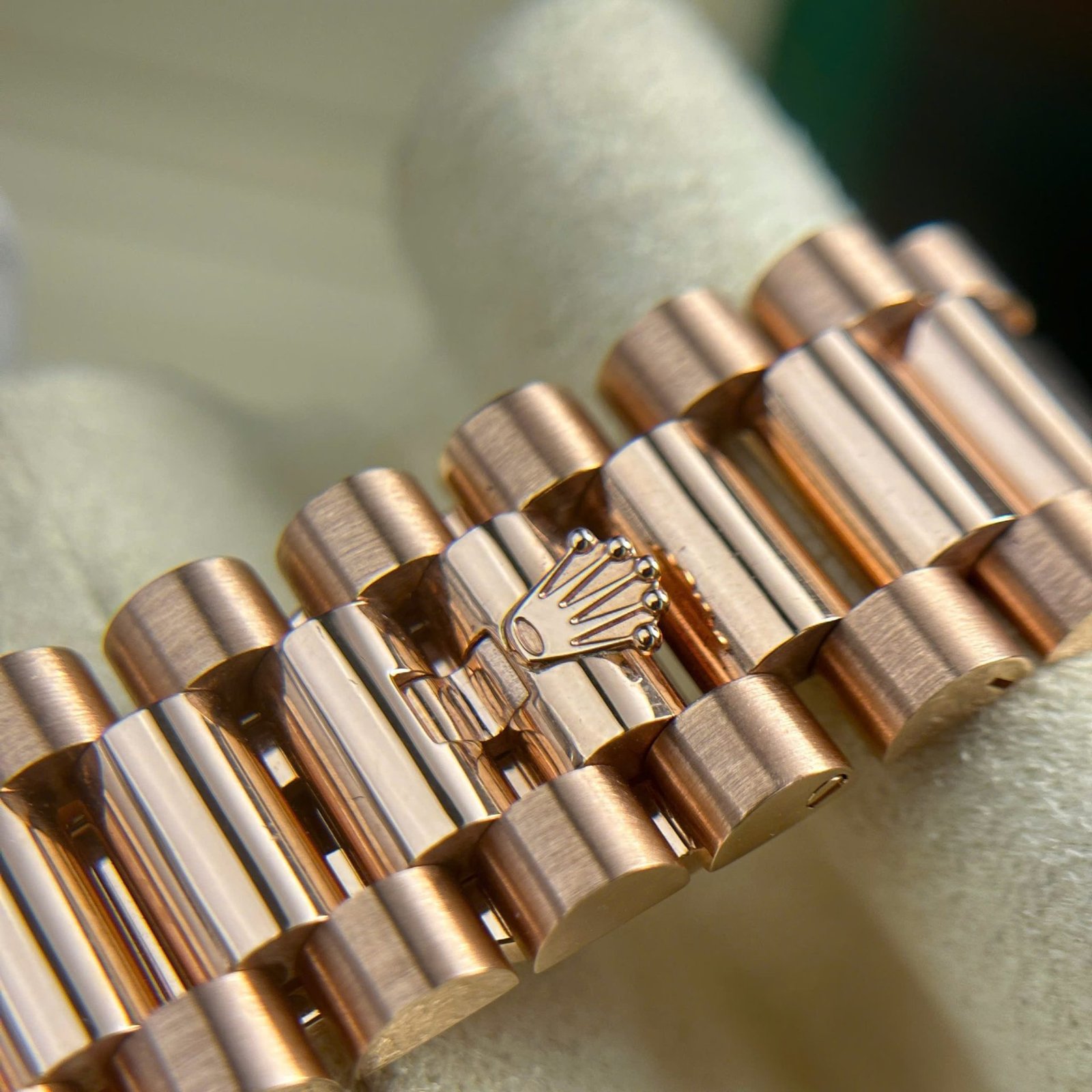 Rolex Day-Date 228235-0003 Chocolate Baguette Diamond Dial 18K Solid Rose Gold 40mm - 图片 11