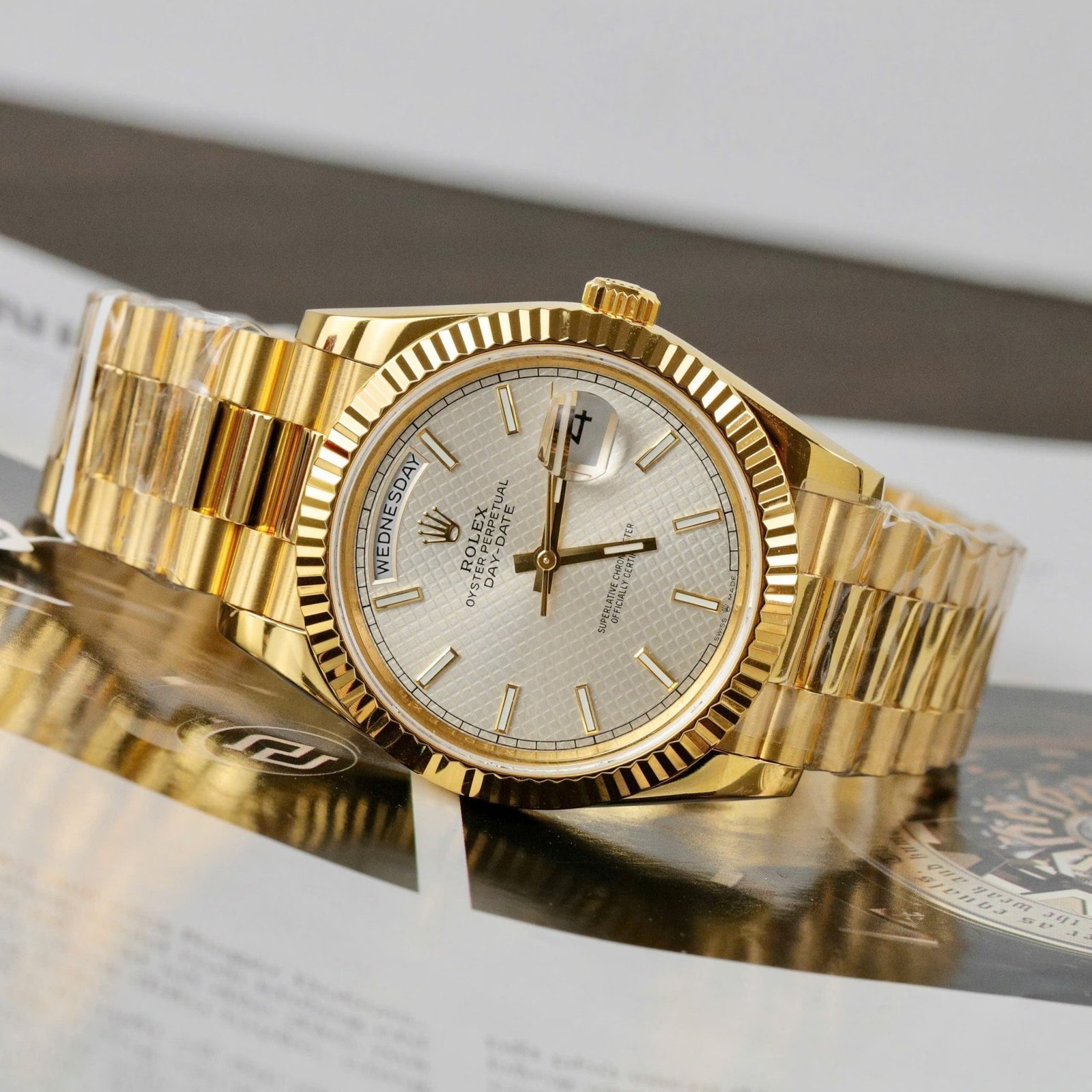 Rolex Day Date 228238-0008 Silver Diagonal Motif Stick Dial 18K Gold Wrapped Best Replica V3 GMF 40mm - 图片 3