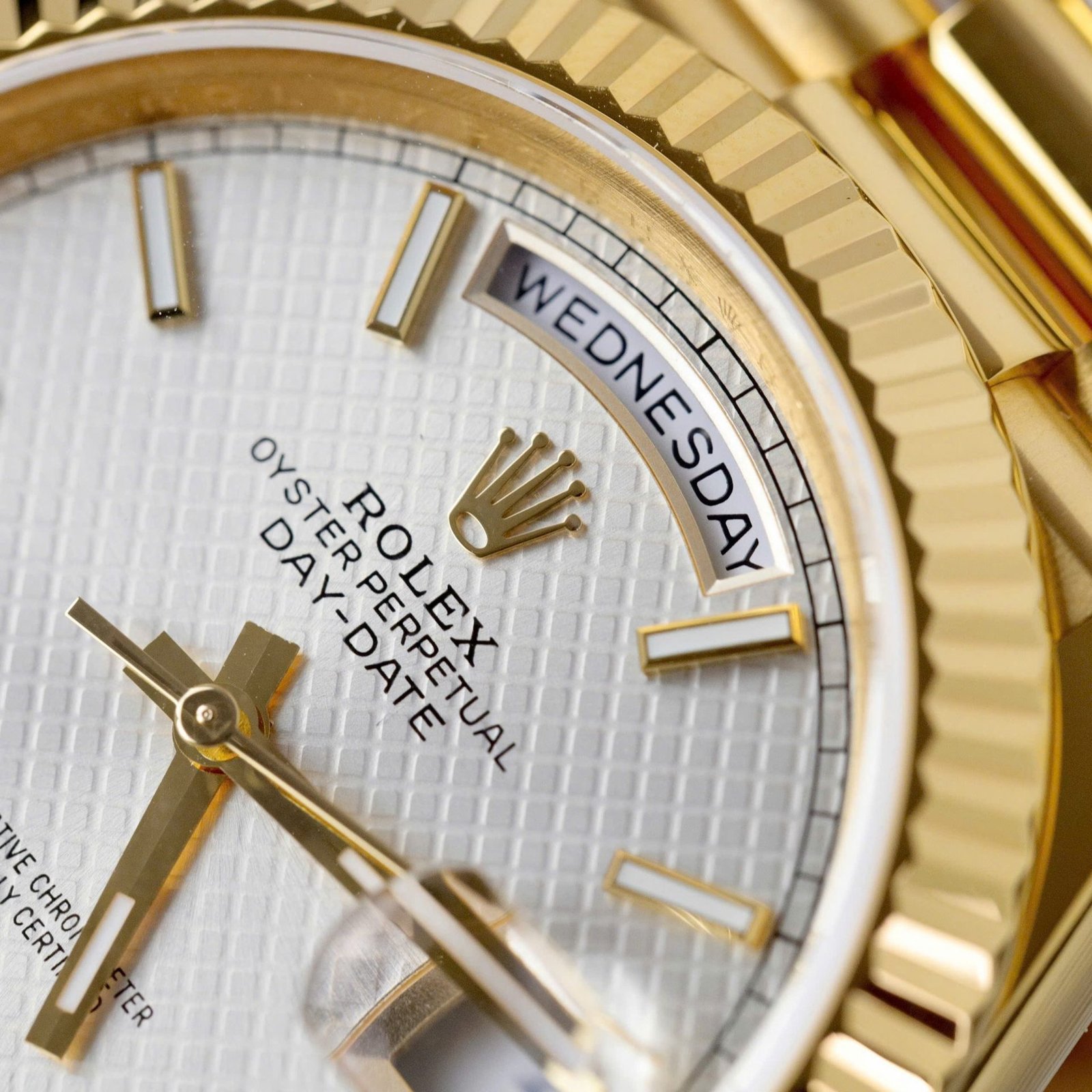 Rolex Day Date 228238-0008 Silver Diagonal Motif Stick Dial 18K Gold Wrapped Best Replica V3 GMF 40mm - 图片 6