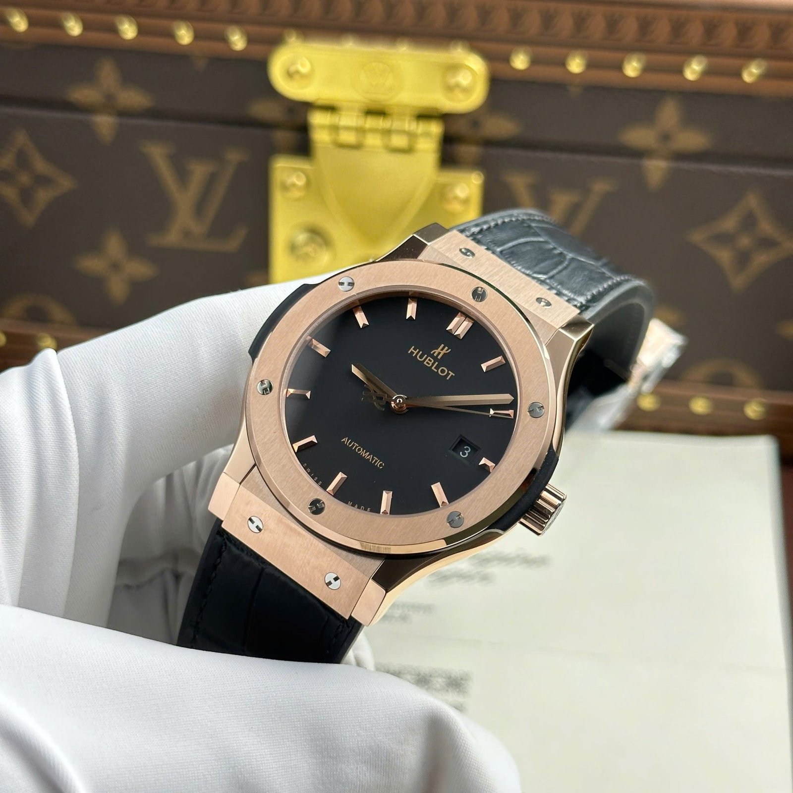 Hublot Classic Fusion King Gold Black Dial Leather Best Replica JJF 42mm - 图片 3