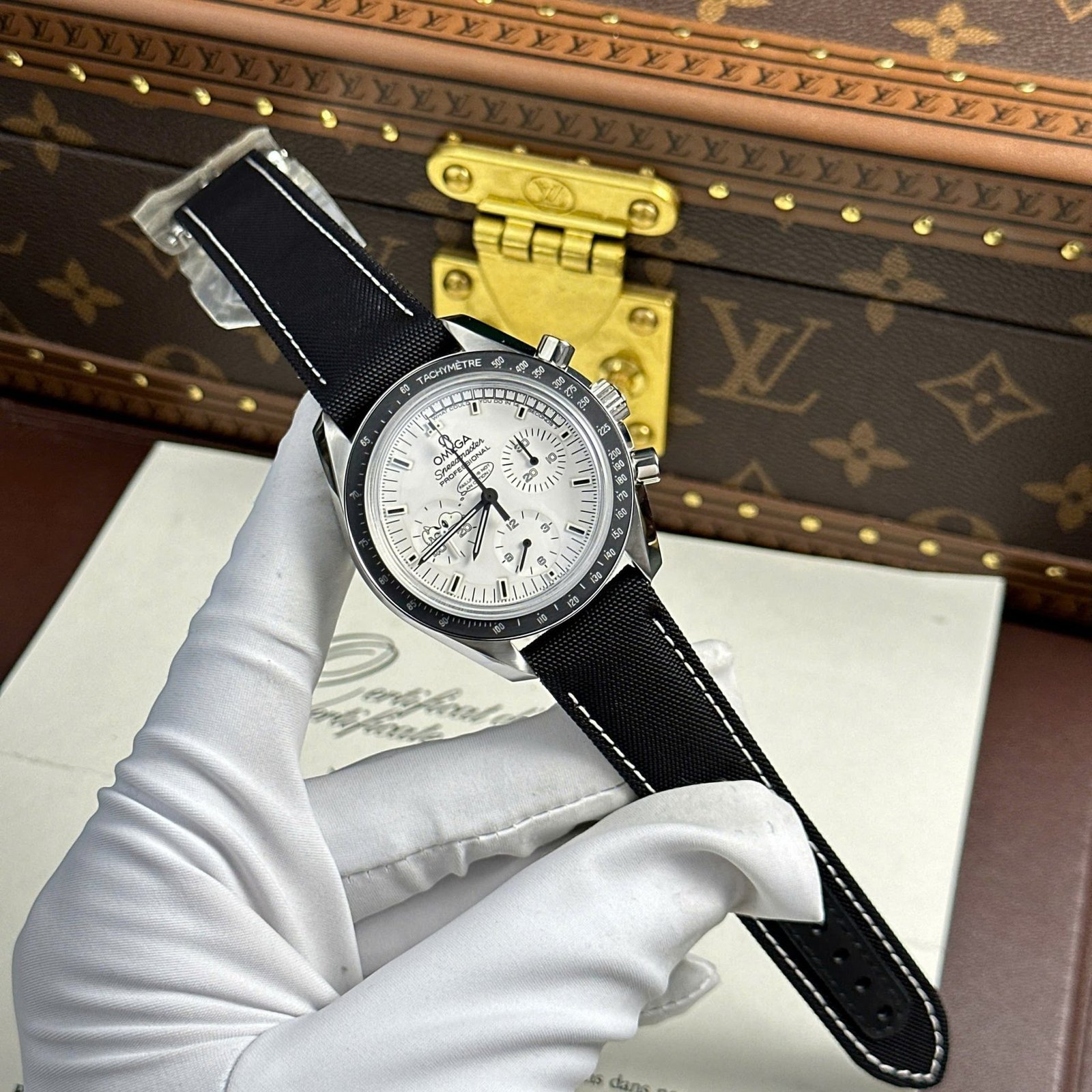 Omega Speedmaster Apollo 13 Silver Snoopy Award White Dial Textile Strap Replica 42mm - 图片 2
