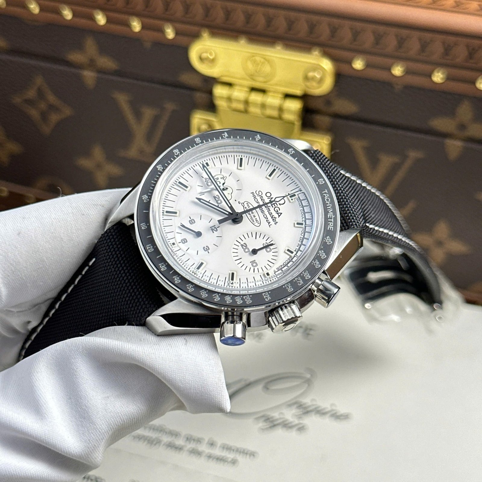 Omega Speedmaster Apollo 13 Silver Snoopy Award White Dial Textile Strap Replica 42mm - 图片 3
