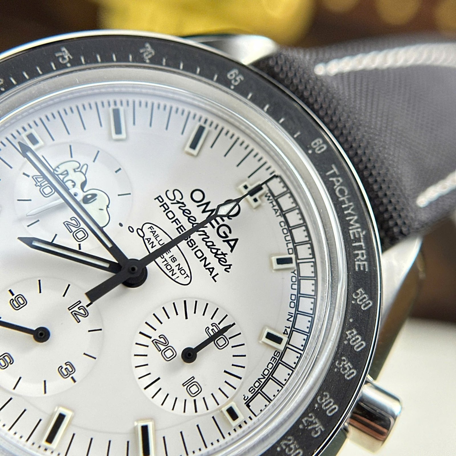 Omega Speedmaster Apollo 13 Silver Snoopy Award White Dial Textile Strap Replica 42mm - 图片 5