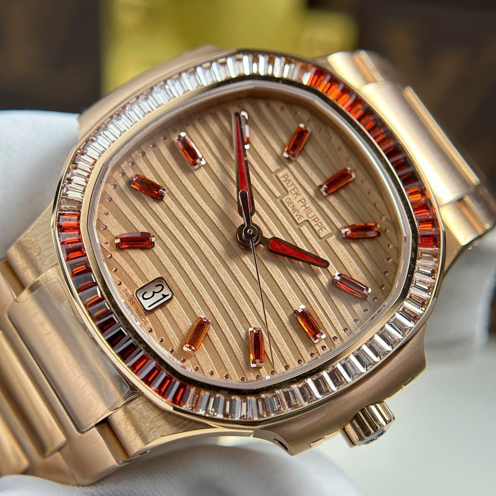 Patek Philippe Nautilus 7118/1300R-001 Gold Dial Rose Gold 1:1 Best Copy 3KF 35.2mm - 图片 5