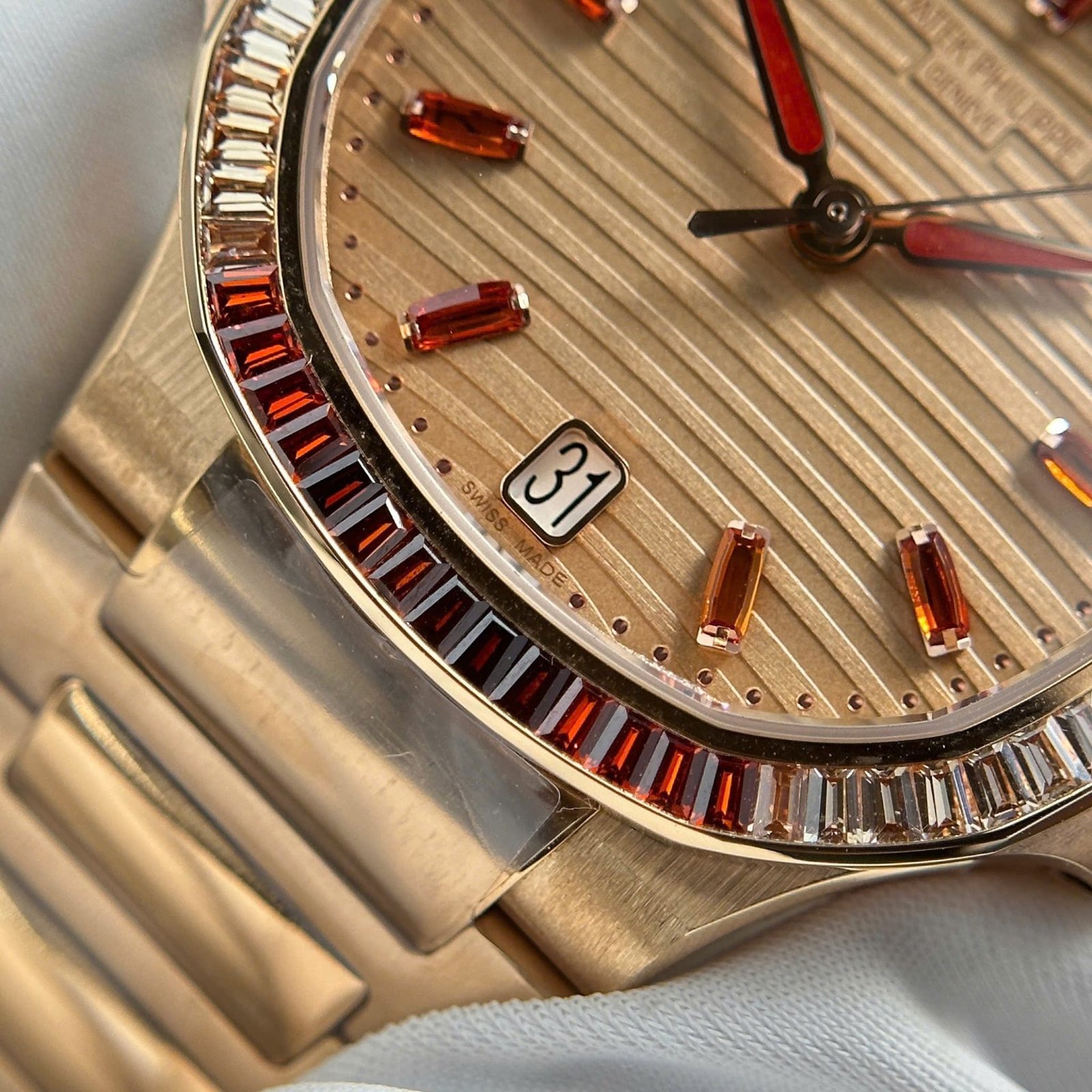 Patek Philippe Nautilus 7118/1300R-001 Gold Dial Rose Gold 1:1 Best Copy 3KF 35.2mm - 图片 6