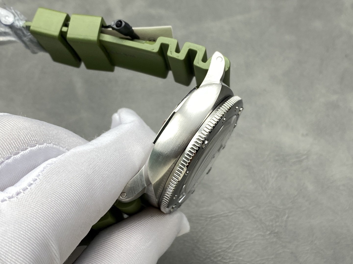 Panerai Submersible Quarantaquattro Bianco PAM1226 White Dial Green Rubber Strap 1:1 Best Replica VSF 44mm - 图片 5