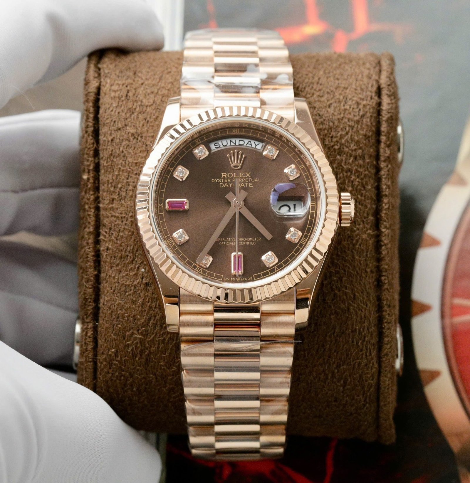 Rolex Day-Date 118235 Chocolate Diamond & Ruby Dial 18K Rose Gold Wrapped 1:1 Replica GMF 36mm - 图片 2