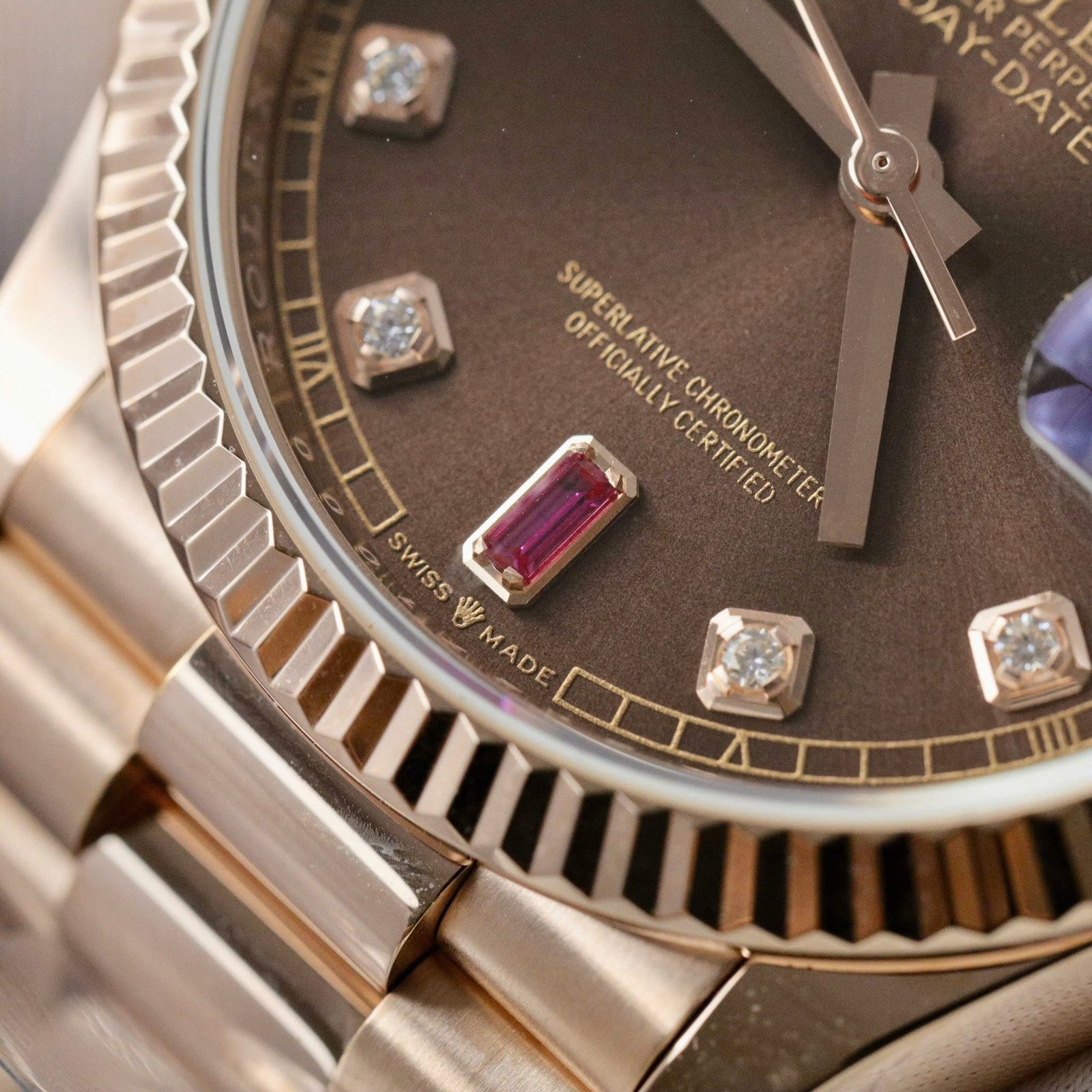 Rolex Day-Date 118235 Chocolate Diamond & Ruby Dial 18K Rose Gold Wrapped 1:1 Replica GMF 36mm - 图片 5