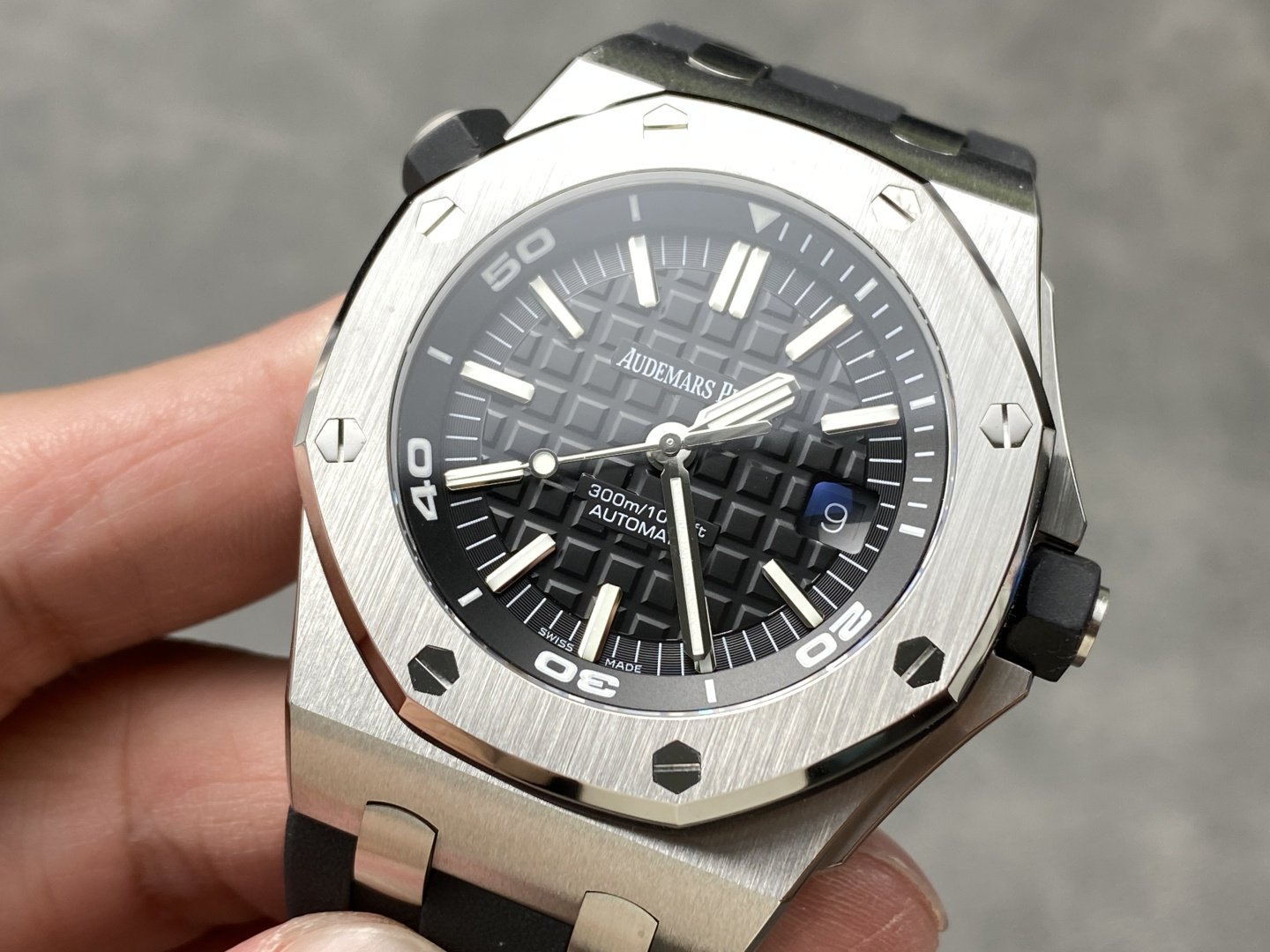Audemars Piguet Royal Oak Offshore Diver 15710ST Black Dial Rubber Strap 1:1 Best Replica APSF 42mm - 图片 2