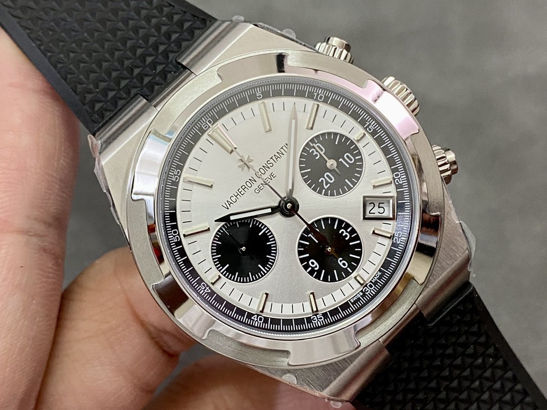 Vacheron Constantin Overseas Chronograph 5500V Panda Dial Black Rubber Strap Replica 42.5mm - 图片 2