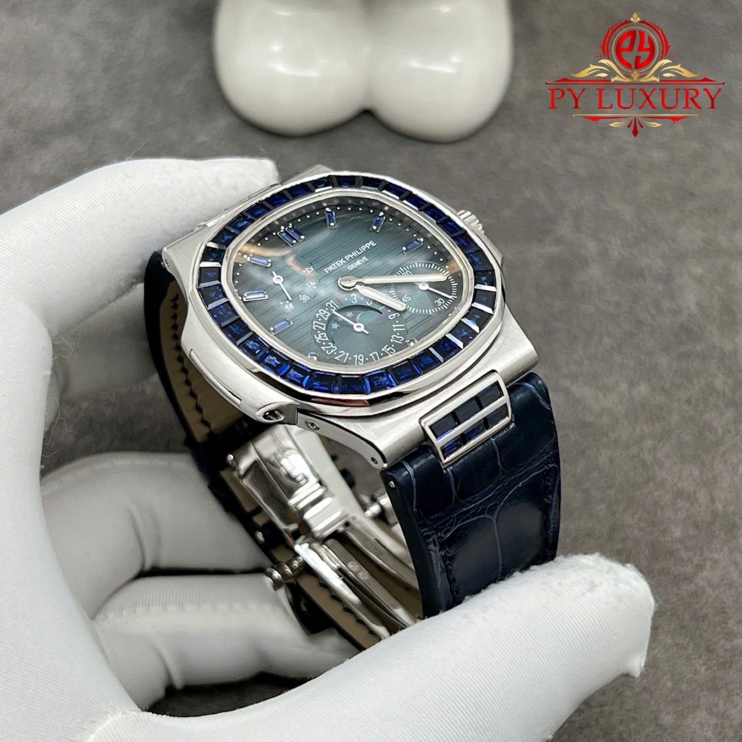Patek Philippe Nautilus 5724G Blue Dial Custom Made Pure 18K White Gold Blue Sapphire Crocodile Leather Strap 40mm - 图片 4