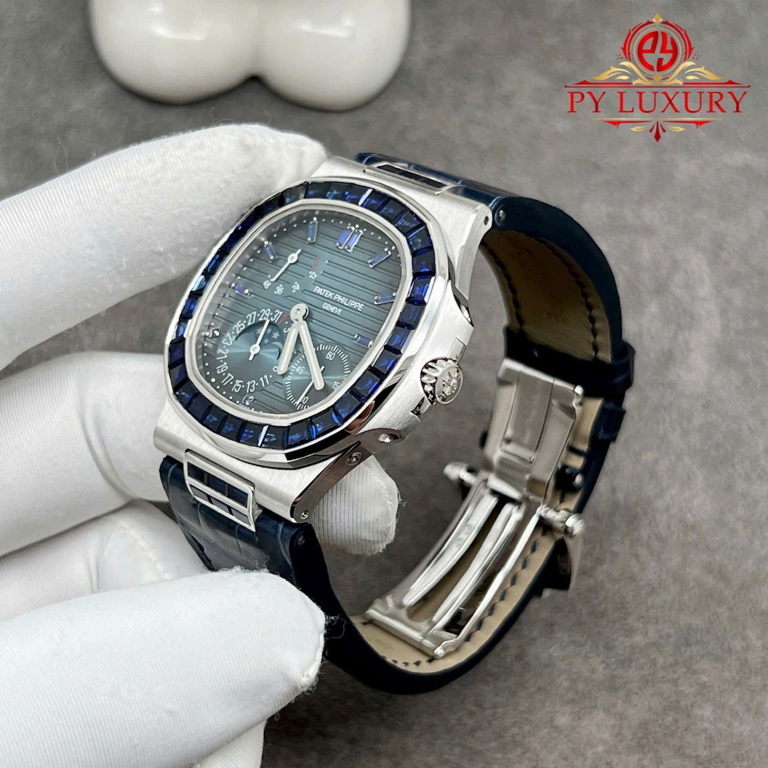 Patek Philippe Nautilus 5724G Blue Dial Custom Made Pure 18K White Gold Blue Sapphire Crocodile Leather Strap 40mm - 图片 5