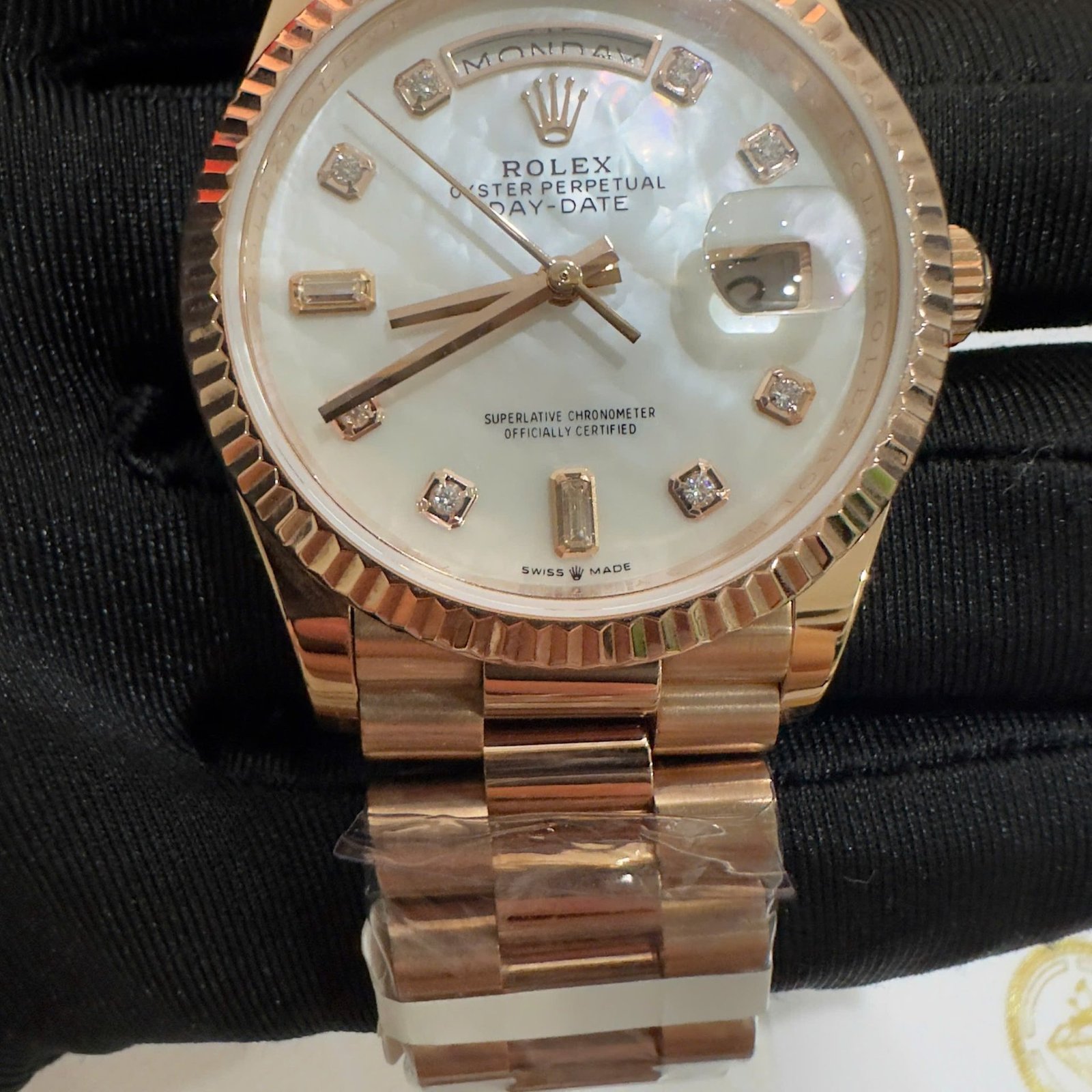 Rolex Day-Date 128235 18K Rose Gold Wrapped Custom Natural MOP Dial Moissanite Numerals Best Replica 36mm - 图片 9