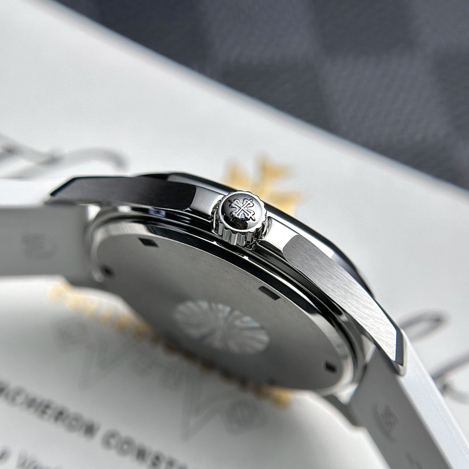 Patek Philippe Aquanaut 5067A White Dial Swiss Quartz Replica PPF 35.6mm - 图片 4