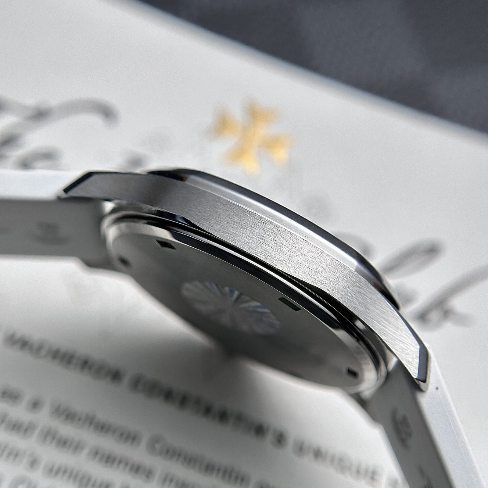 Patek Philippe Aquanaut 5067A White Dial Swiss Quartz Replica PPF 35.6mm - 图片 5