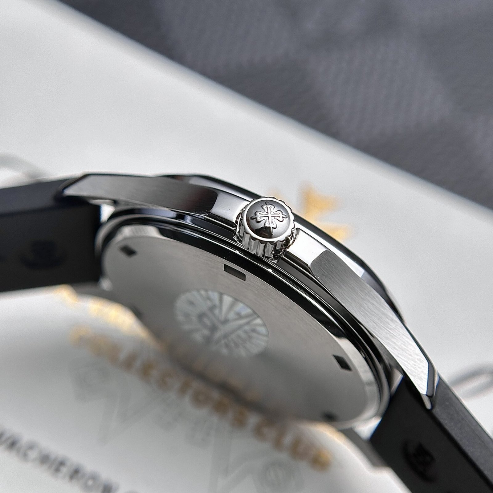 Patek Philippe Aquanaut 5067A Black Dial Swiss Quartz Replica PPF 35.6mm - 图片 4