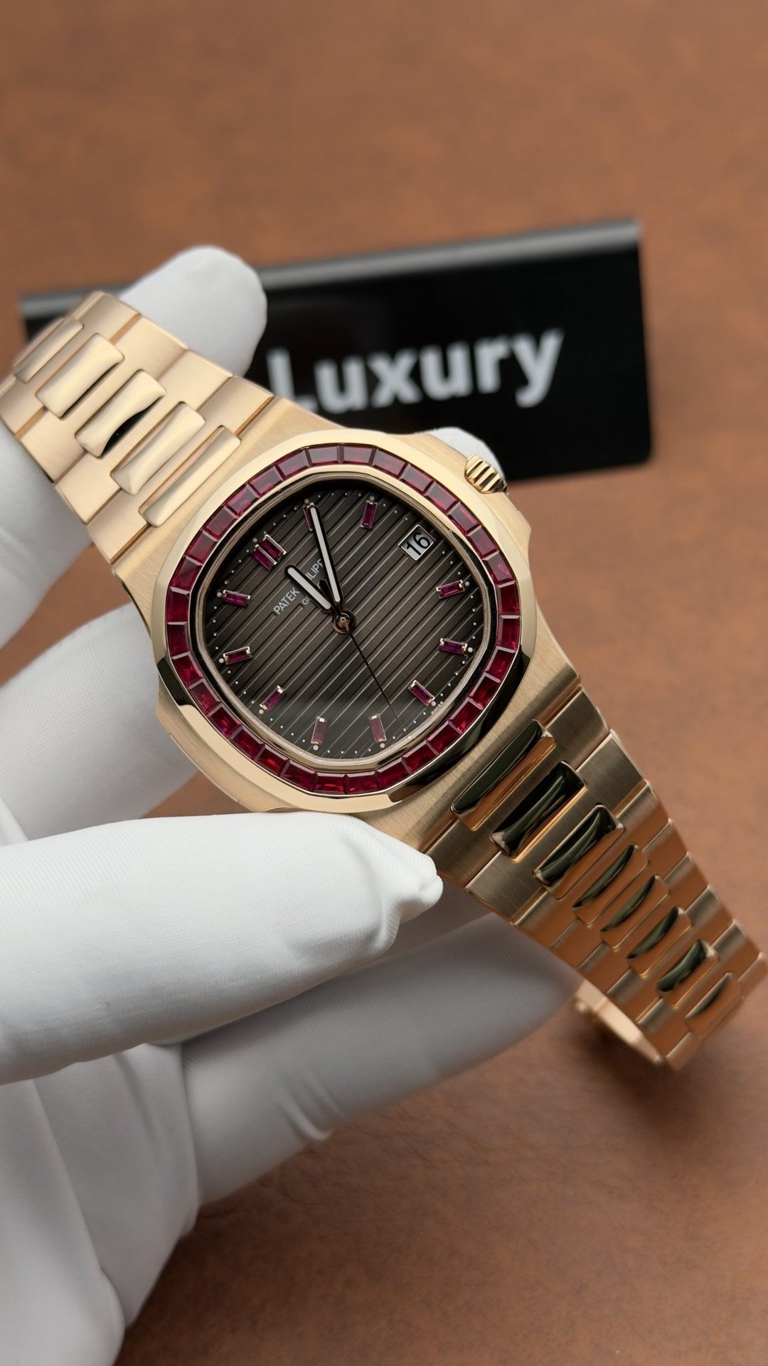 Patek Philippe Nautilus 5723/112R-001 18K Solid Gold Natural Ruby 40mm - 图片 2
