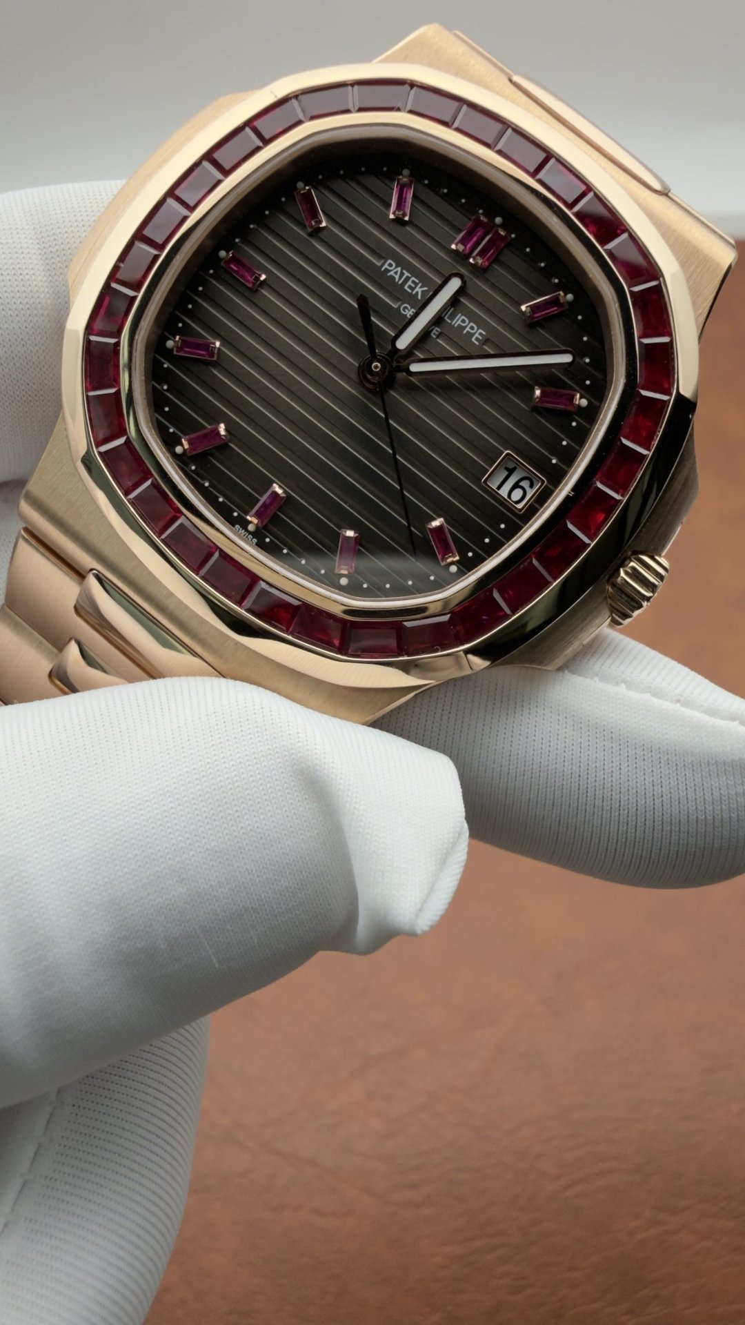 Patek Philippe Nautilus 5723/112R-001 18K Solid Gold Natural Ruby 40mm - 图片 6