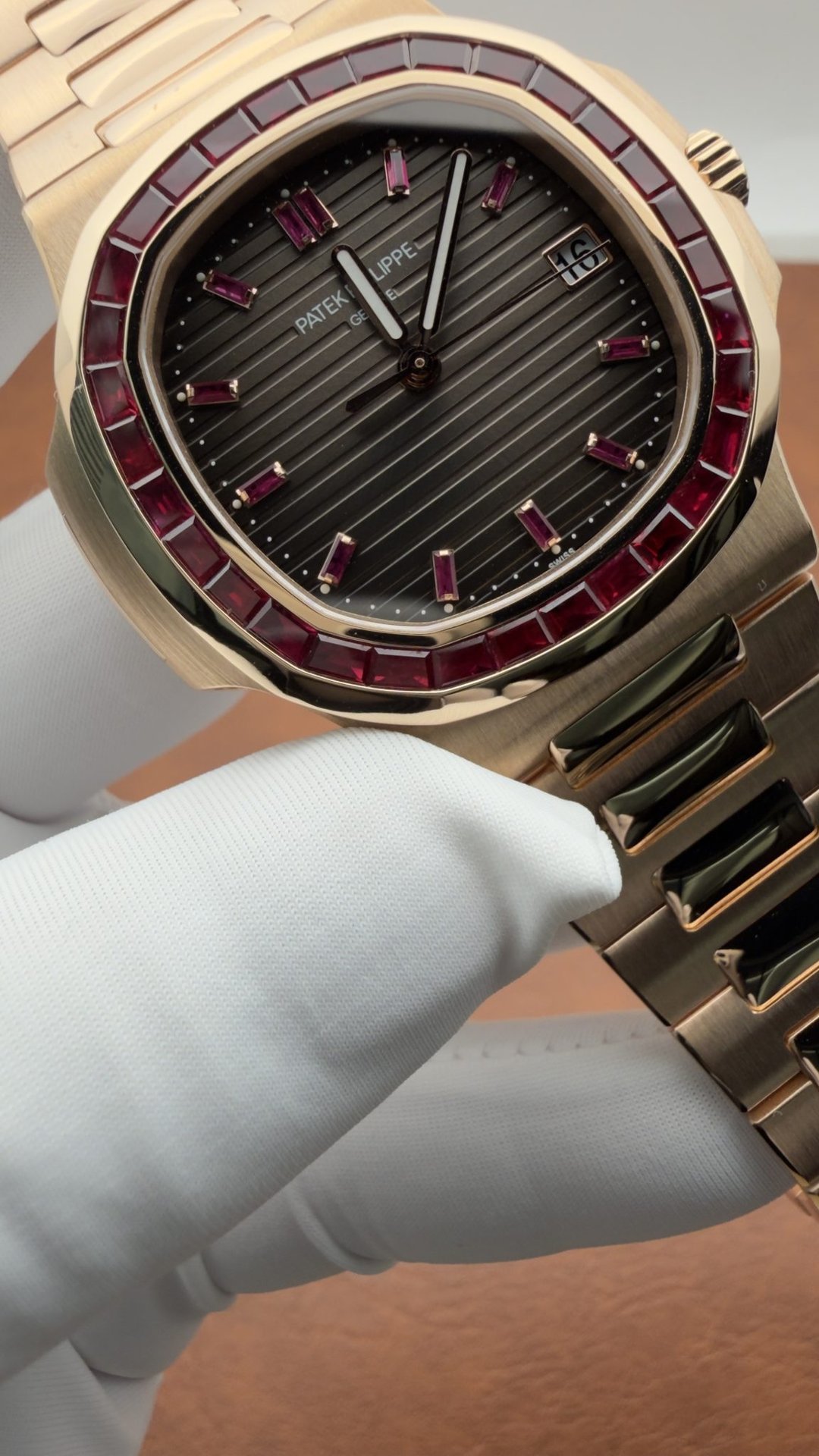 Patek Philippe Nautilus 5723/112R-001 18K Solid Gold Natural Ruby 40mm - 图片 7
