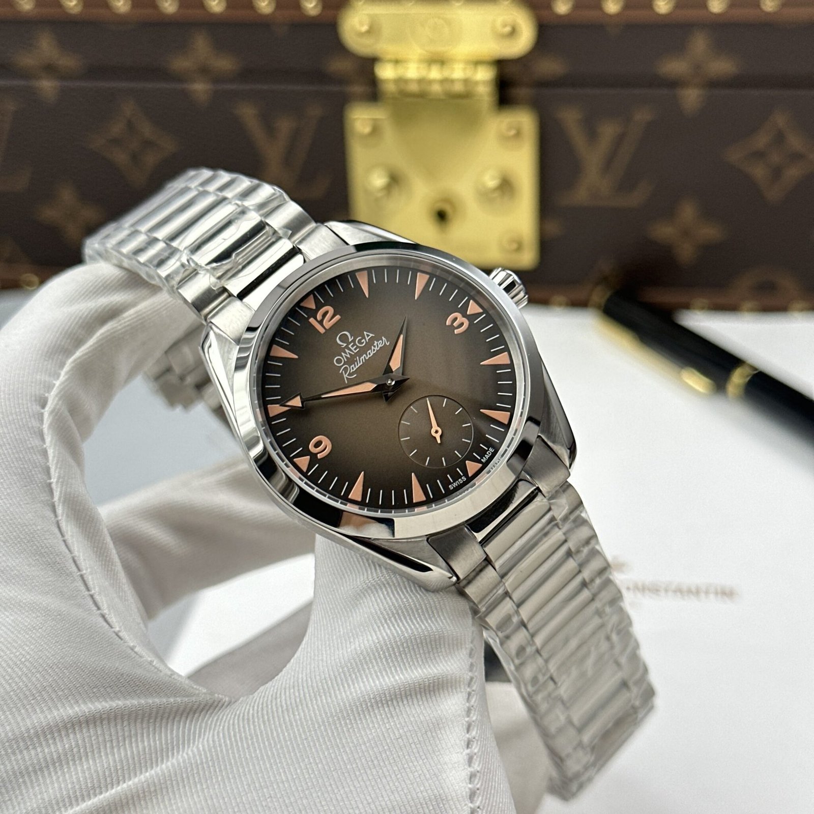 Omega Seamaster Railmaster 235.10.38.20.13.001 Steel Brown Dial Best Replica VSF 38mm - 图片 2
