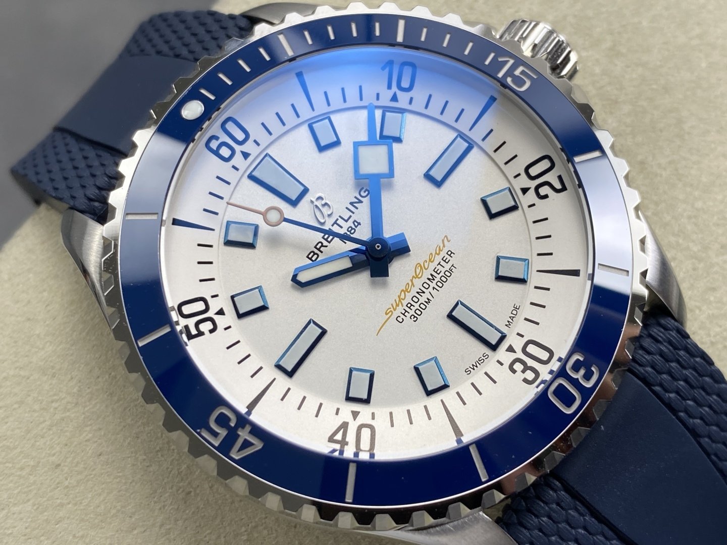 Breitling Superocean A17375E71G1S1 Silver Dial Blue Ceramic Bezel 1:1 Best Replica 42mm - 图片 3