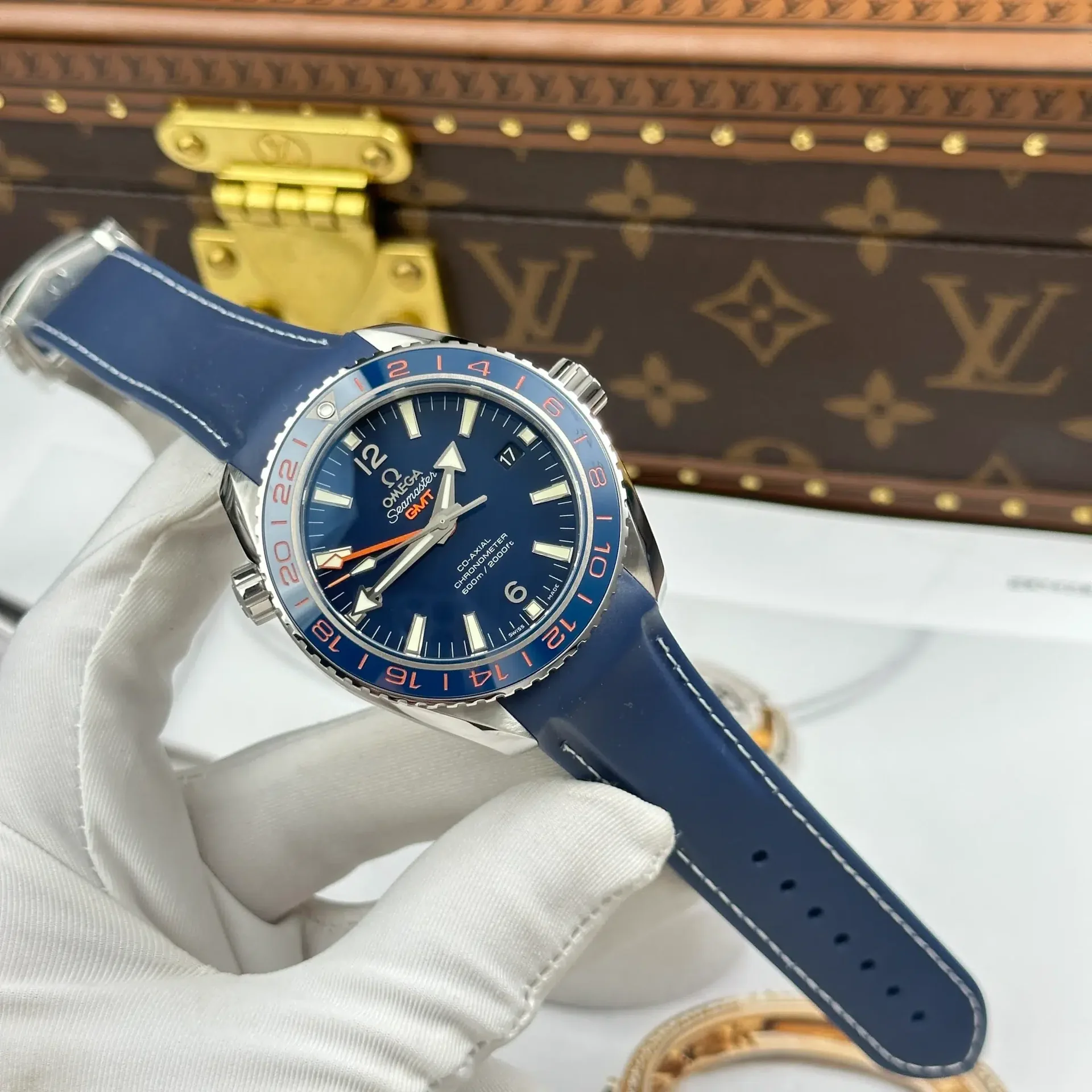 Omega Seamaster Planet Ocean GMT 600M 232.32.44.22.03.001 Blue Dial Rubber Strap 1:1 Best Replica 43.5mm - 图片 2