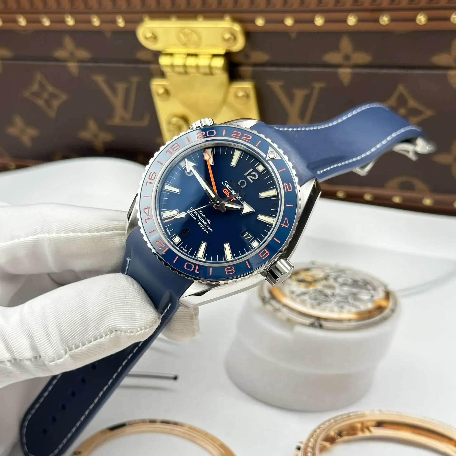 Omega Seamaster Planet Ocean GMT 600M 232.32.44.22.03.001 Blue Dial Rubber Strap 1:1 Best Replica 43.5mm - 图片 3