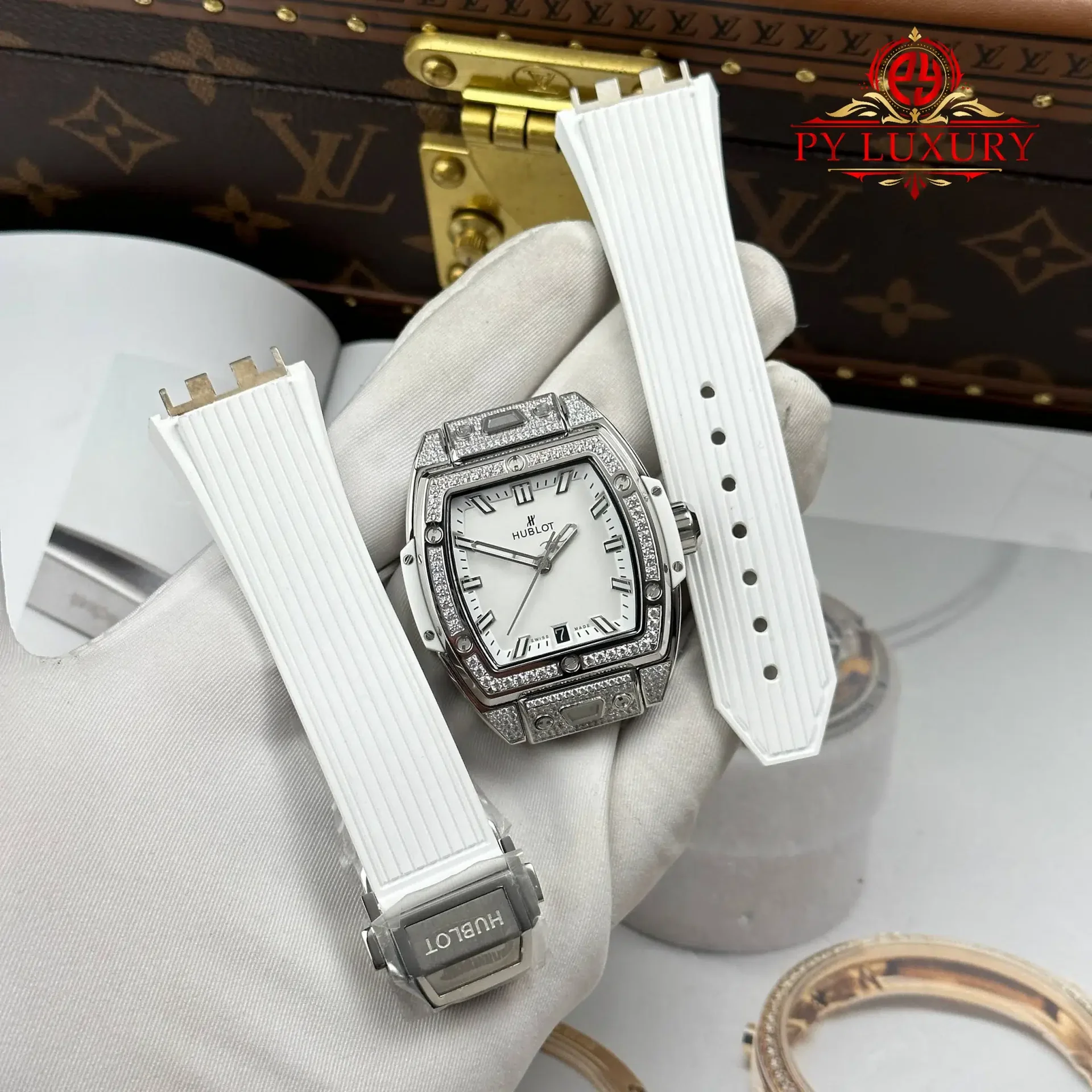 Hublot Spirit of Big Bang Titanium White Pavé Rubber Strap Replica 39mm - 图片 2