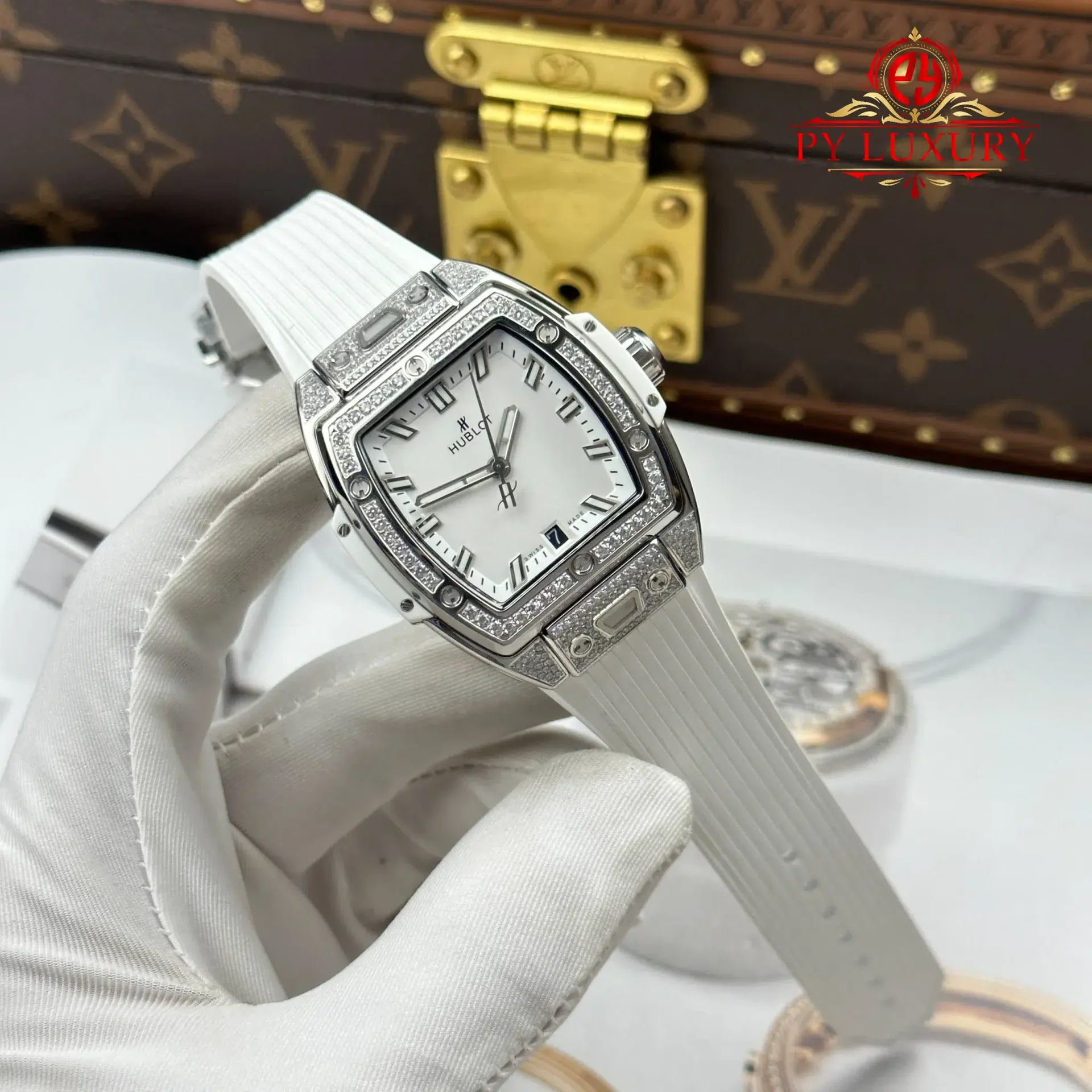 Hublot Spirit of Big Bang Titanium White Pavé Rubber Strap Replica 39mm - 图片 4