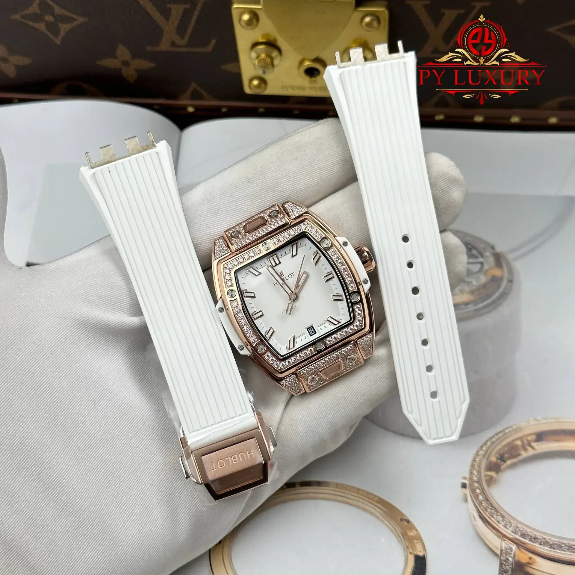 Hublot Spirit of Big Bang King Gold White Pavé Rubber Strap Replica 39mm - 图片 2