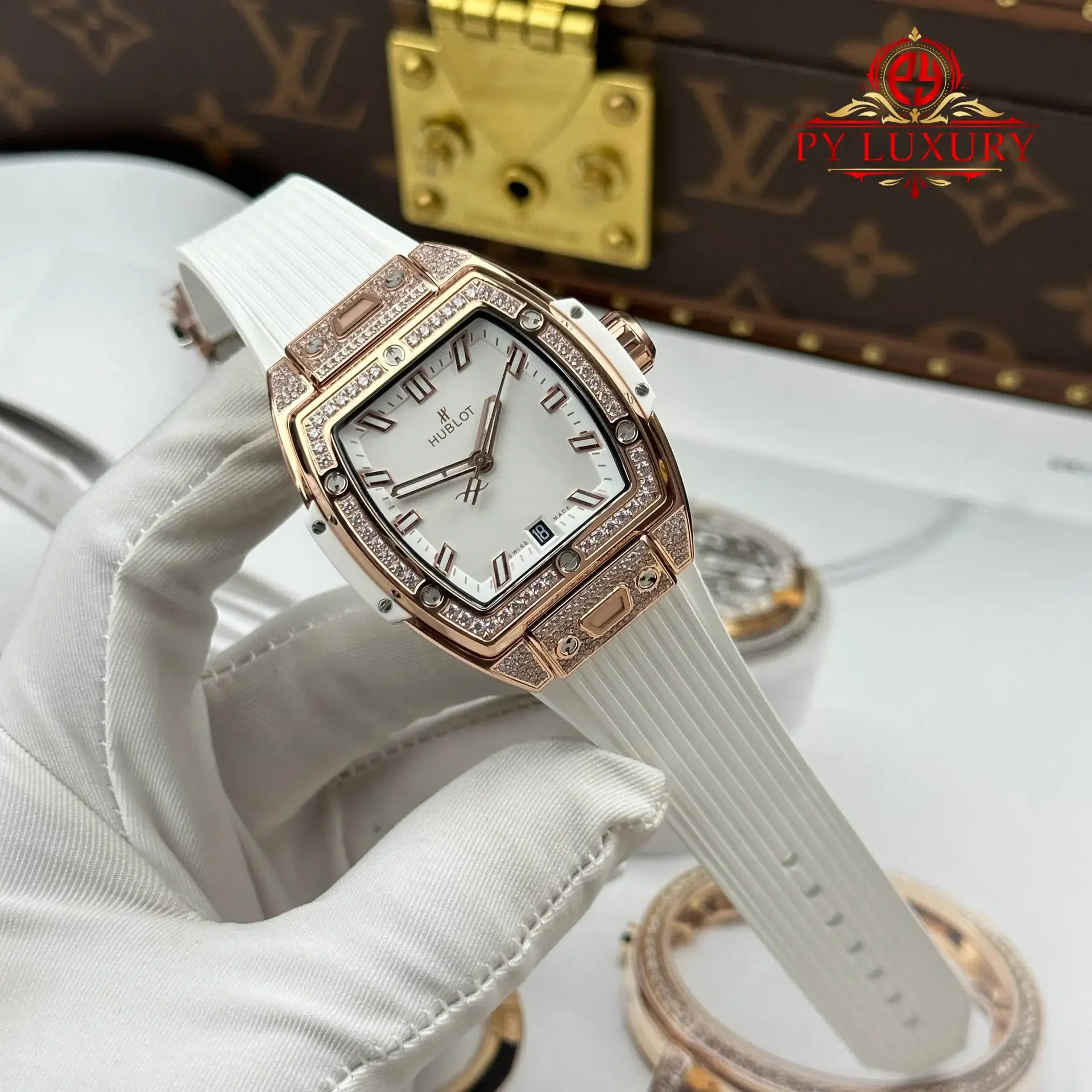 Hublot Spirit of Big Bang King Gold White Pavé Rubber Strap Replica 39mm - 图片 3