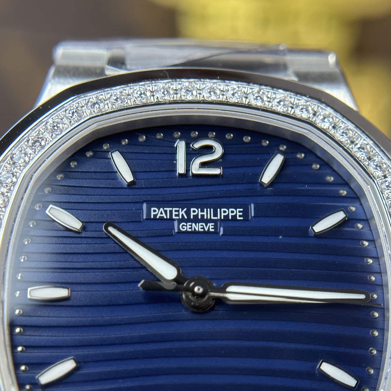 Patek Philippe Nautilus 7118/1200A-001 Blue Dial Diamond Bezel Best Replica 35.2mm - 图片 4