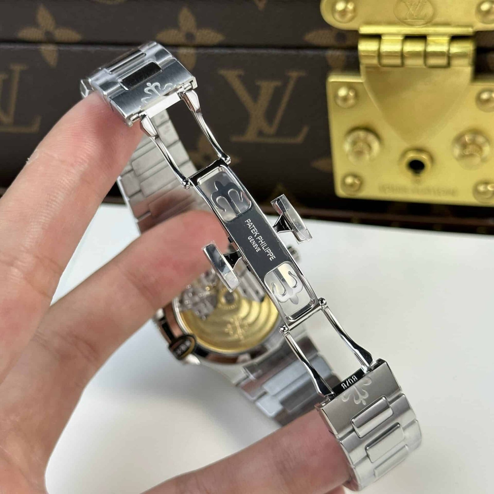 Patek Philippe Nautilus 7118/1200A-001 Blue Dial Diamond Bezel Best Replica 35.2mm - 图片 9