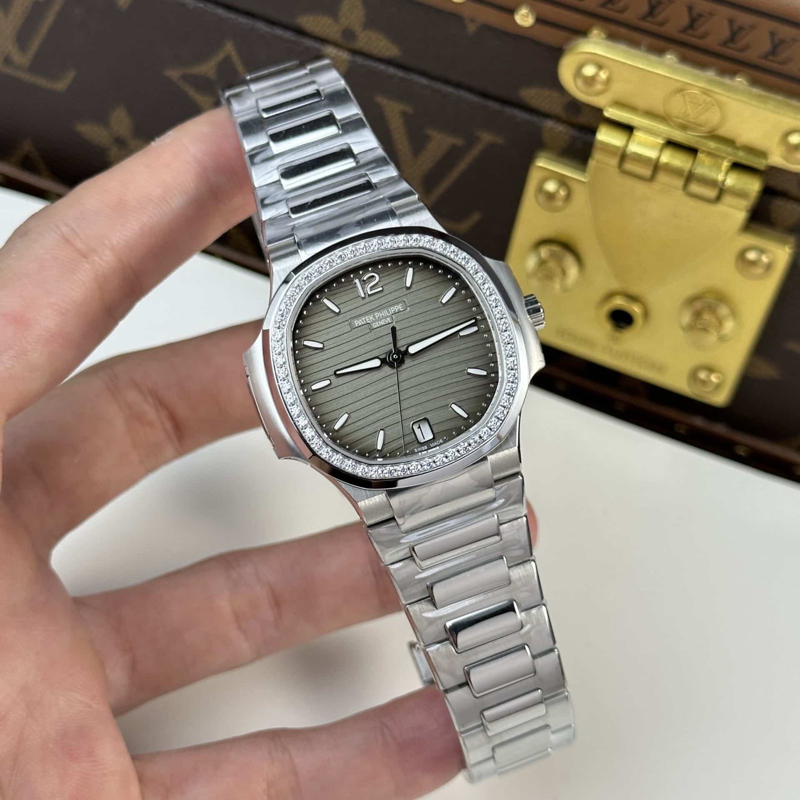 Patek Philippe Nautilus 7118/1200A-011 Grey Dial Diamond Bezel Super Clone 35.2mm - 图片 2