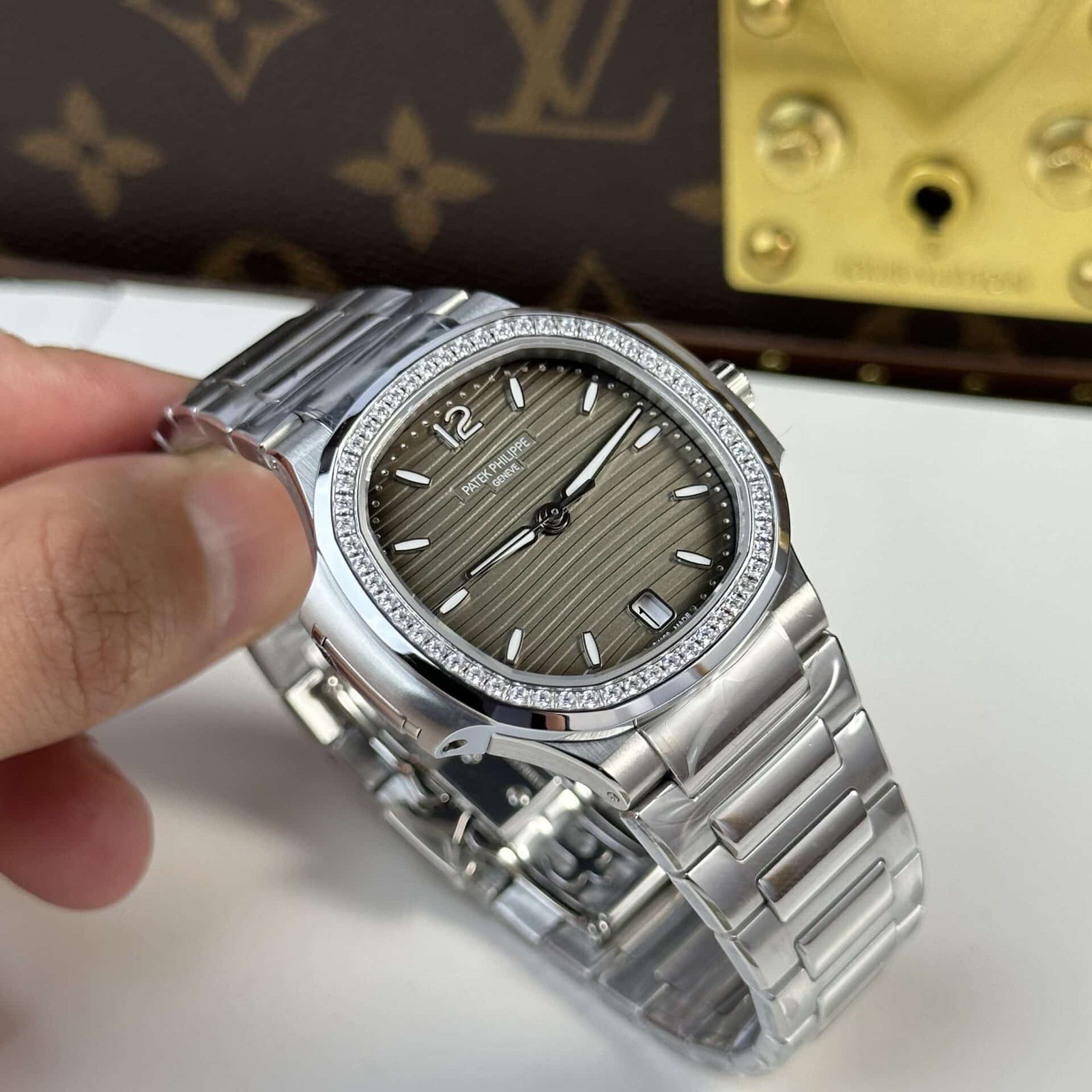 Patek Philippe Nautilus 7118/1200A-011 Grey Dial Diamond Bezel Super Clone 35.2mm - 图片 3