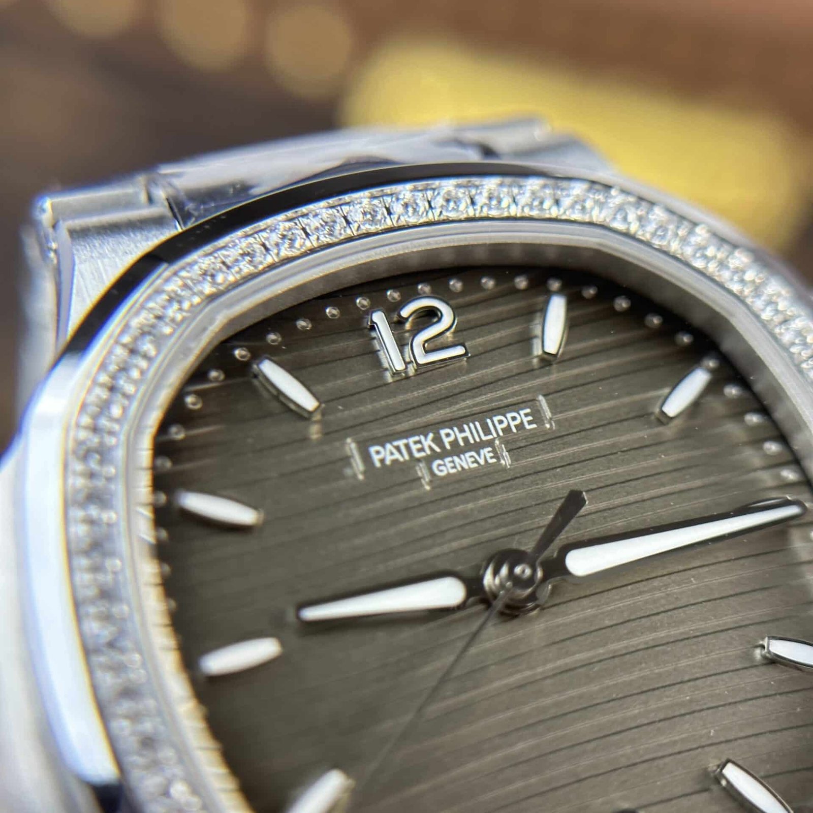 Patek Philippe Nautilus 7118/1200A-011 Grey Dial Diamond Bezel Super Clone 35.2mm - 图片 4