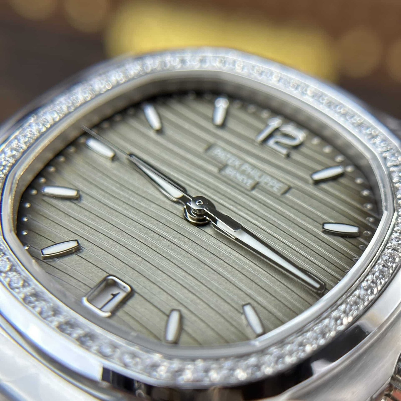 Patek Philippe Nautilus 7118/1200A-011 Grey Dial Diamond Bezel Super Clone 35.2mm - 图片 5