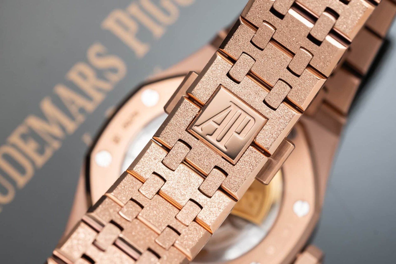 Audemars Piguet Royal Oak 15454OR Frosted Gold Pink Dial Replica 37mm - 图片 9