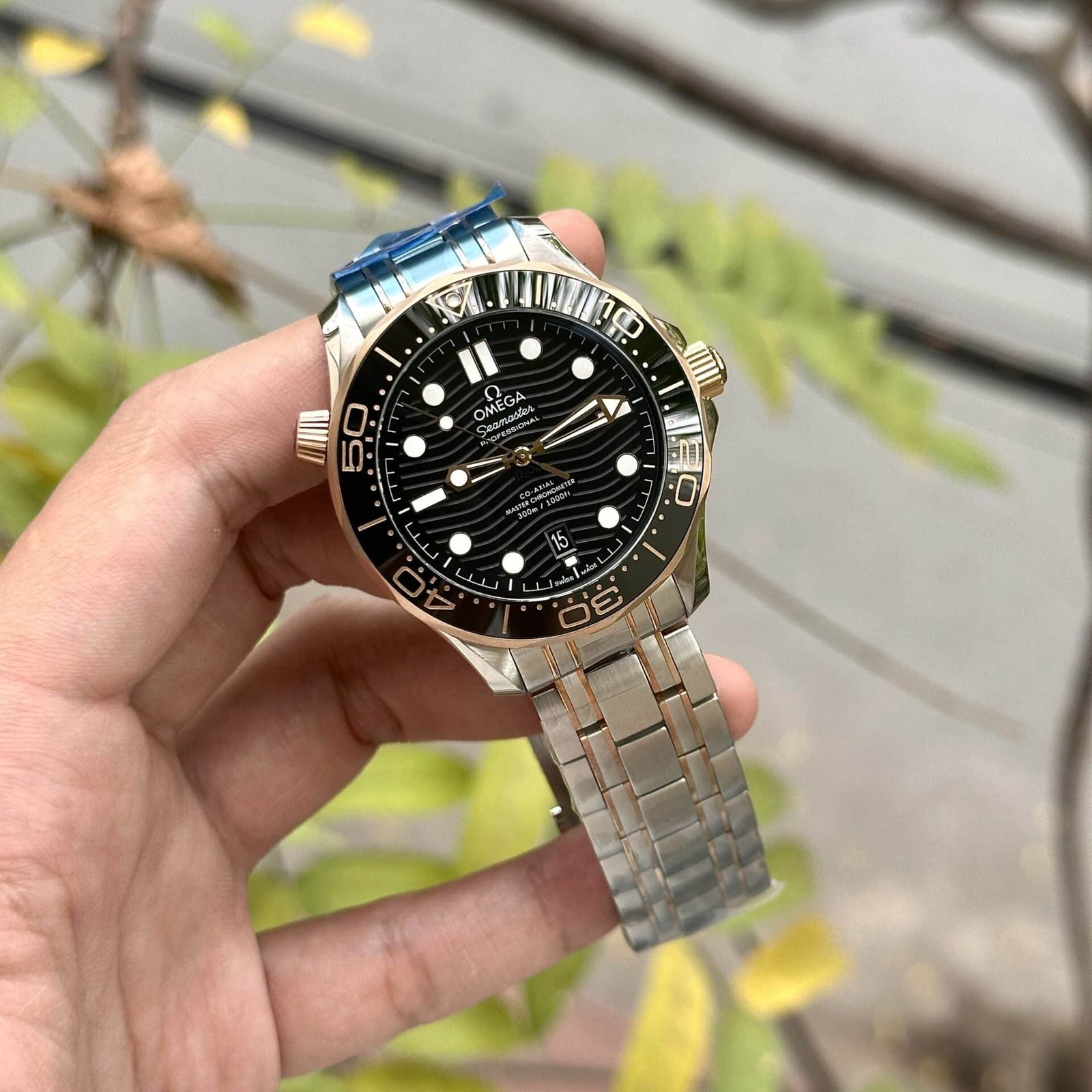 Omega Seamaster Diver 300M Two Tone Rose Gold Black Dial Best Replica 42mm - 图片 3