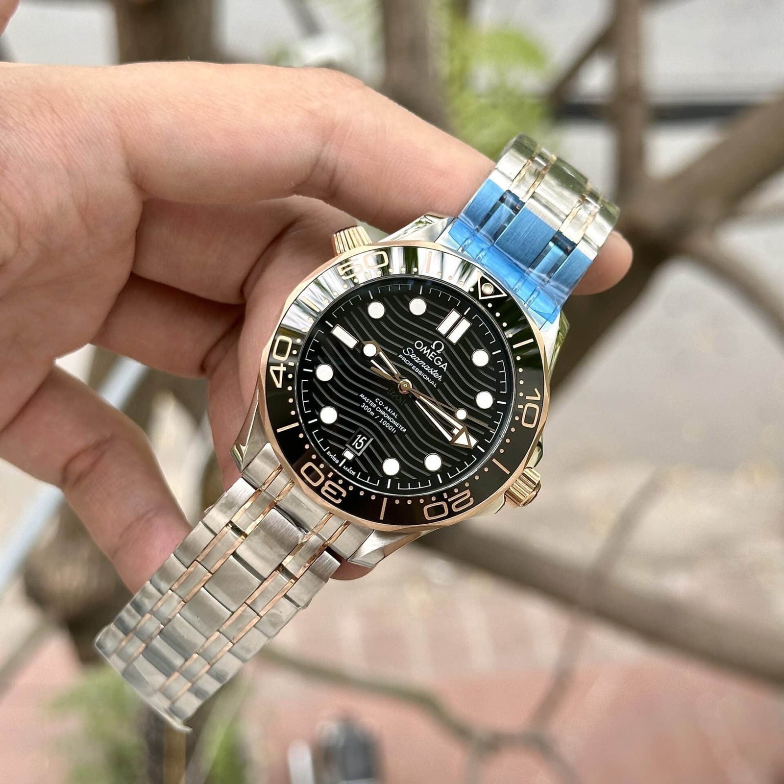 Omega Seamaster Diver 300M Two Tone Rose Gold Black Dial Best Replica 42mm - 图片 4