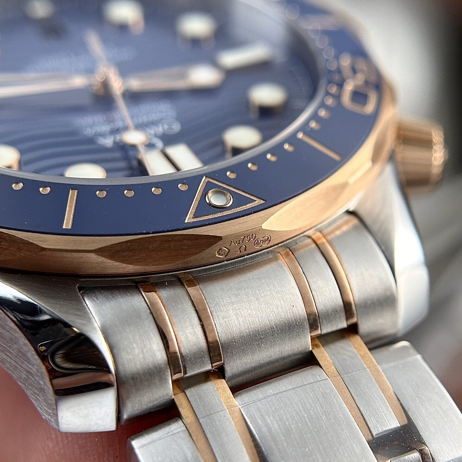 Omega Seamaster Diver 300M Two Tone Yellow Gold Blue Dial Best Replica 42mm - 图片 7