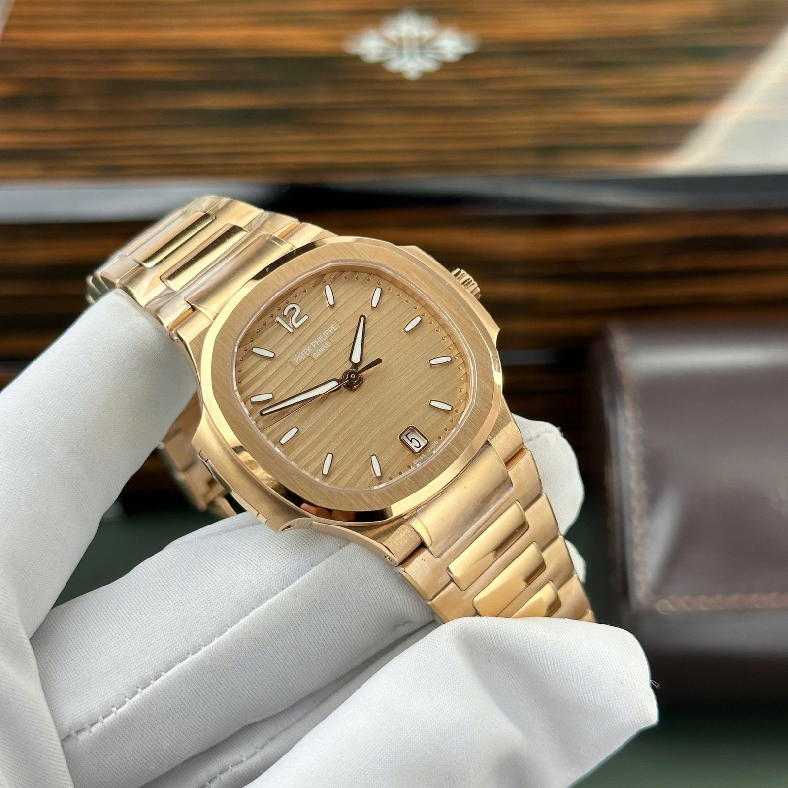 Patek Philippe Nautilus 7118/1R-010 Rose Gold Golden Brown Dial Best Replica 35.2mm - 图片 3